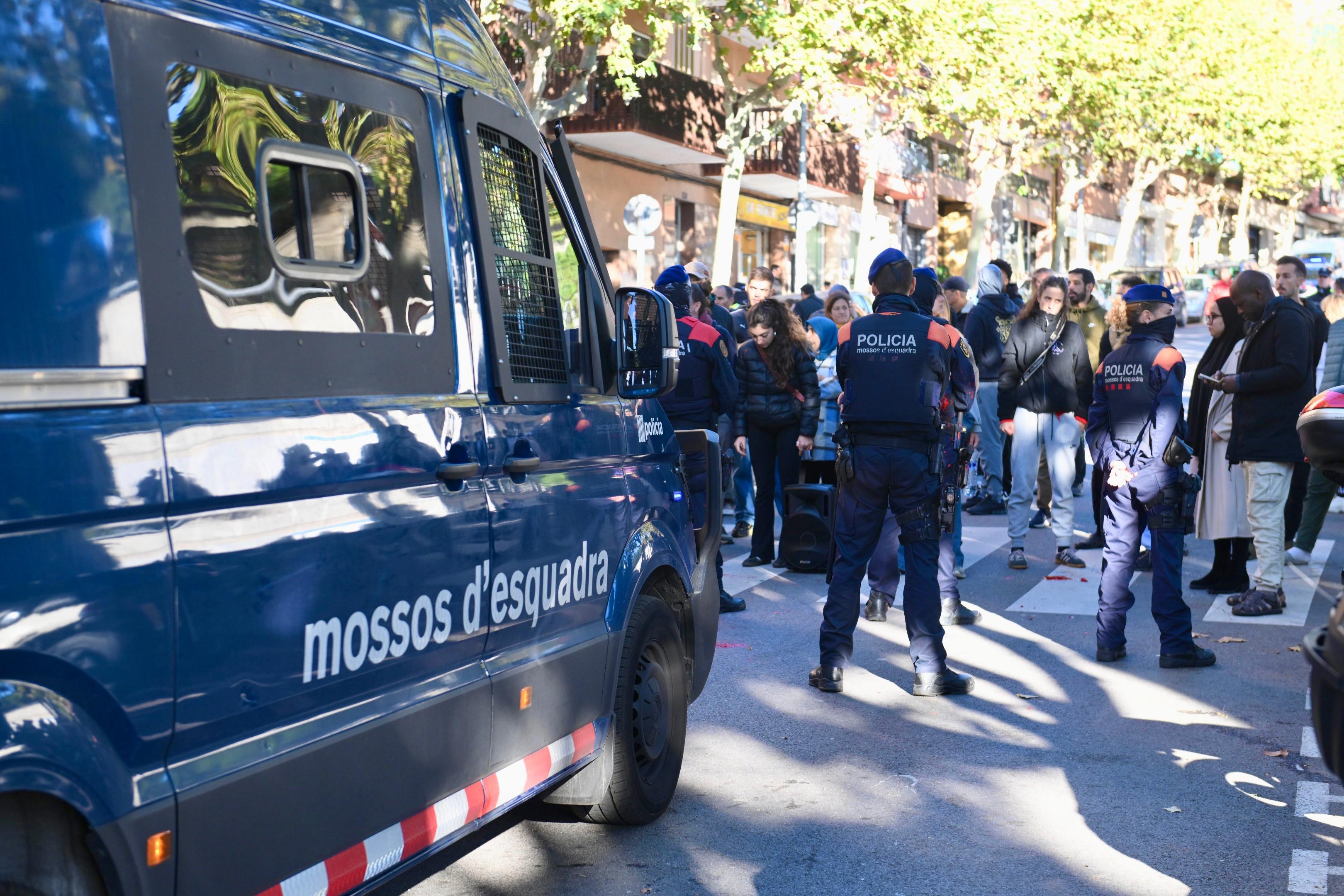 Dispositivo policial en el desalojo. Foto: R. G. 