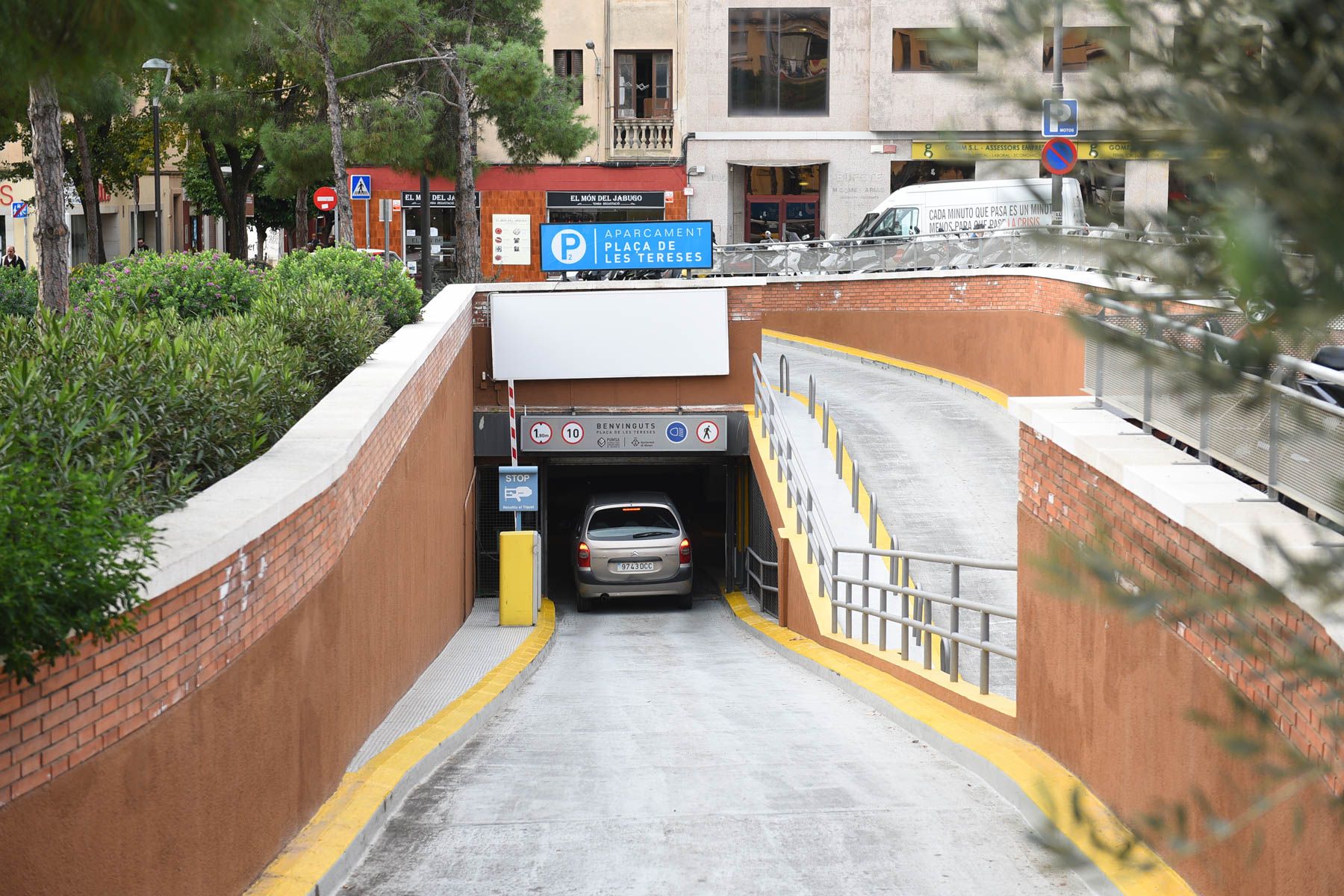 Aparcament de la Plaça de les Tereses. Foto: R.Gallofré