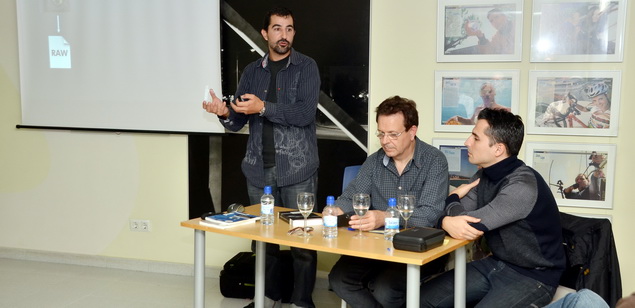 Un instant de la presentació Un instant de la presentació