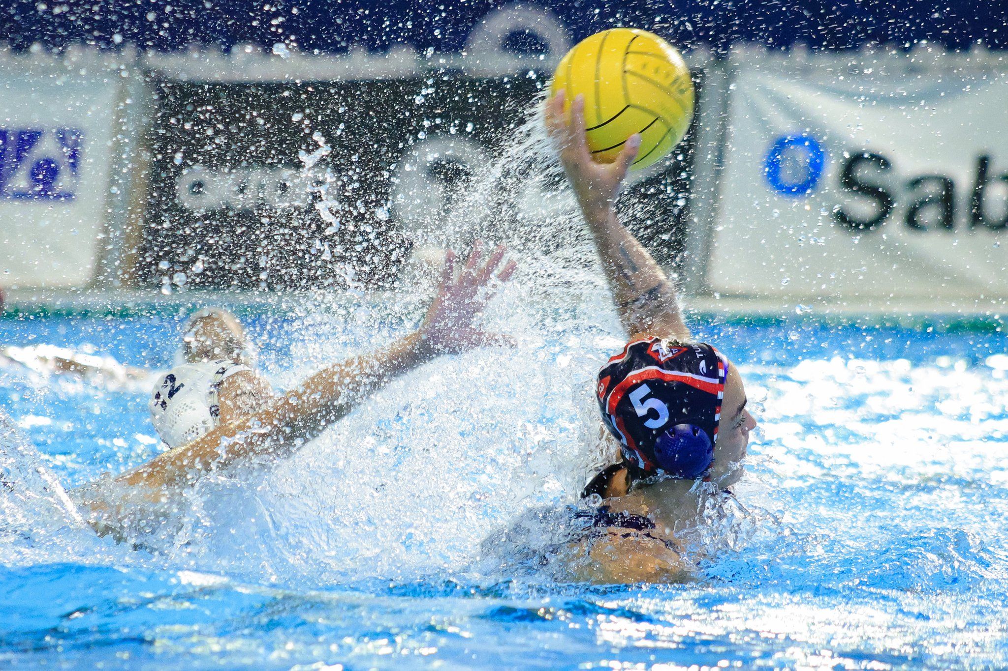 Un moment del partit.