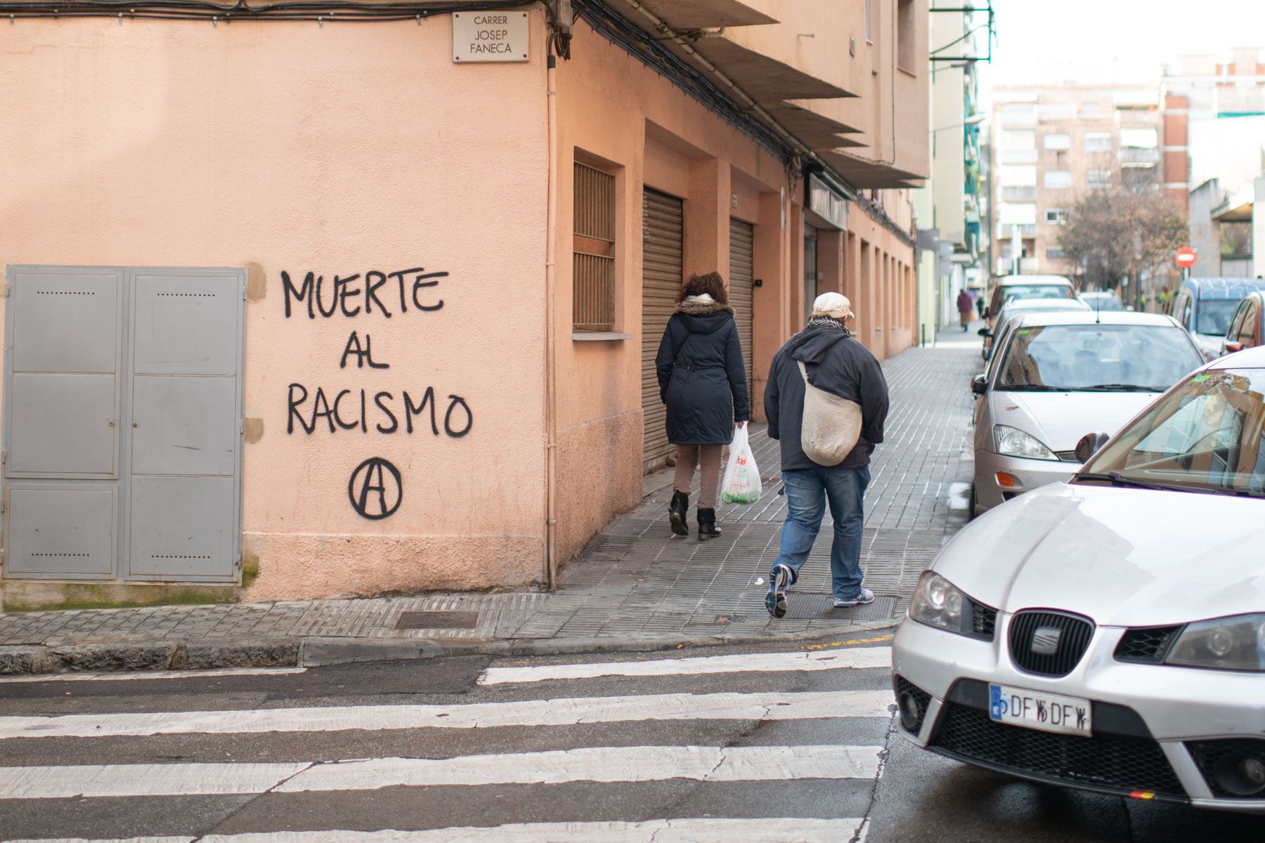 Una pintada contra el racisme als carrers de Mataró. Foto: R.Gallofré