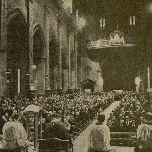 Missa per Franco del dia 22 de novembre de 1975 a Santa Maria. Foto: Santi Carreras, diari Mataró Missa per Franco del dia 22 de novembre de 1975 a Santa Maria. Foto: Santi Carreras, diari Mataró