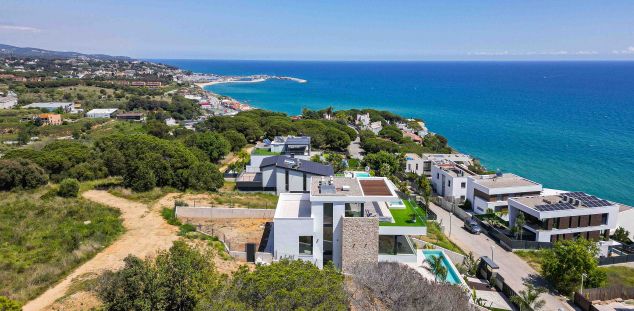 Propietats de luxe a primera línia de mar, al Maresme.