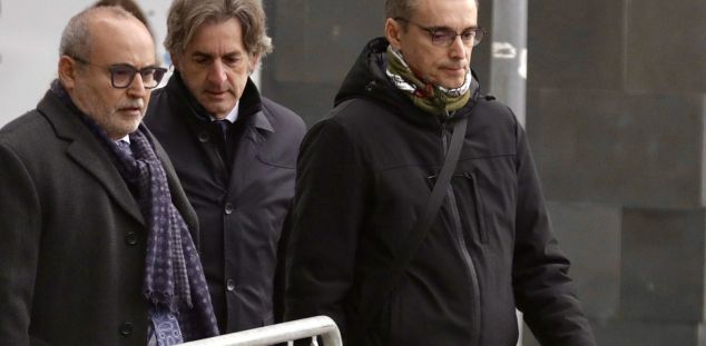 Laiglesia, a la dreta, amb els seus advocats. Foto: ACN Laiglesia, a la dreta, amb els seus advocats. Foto: ACN