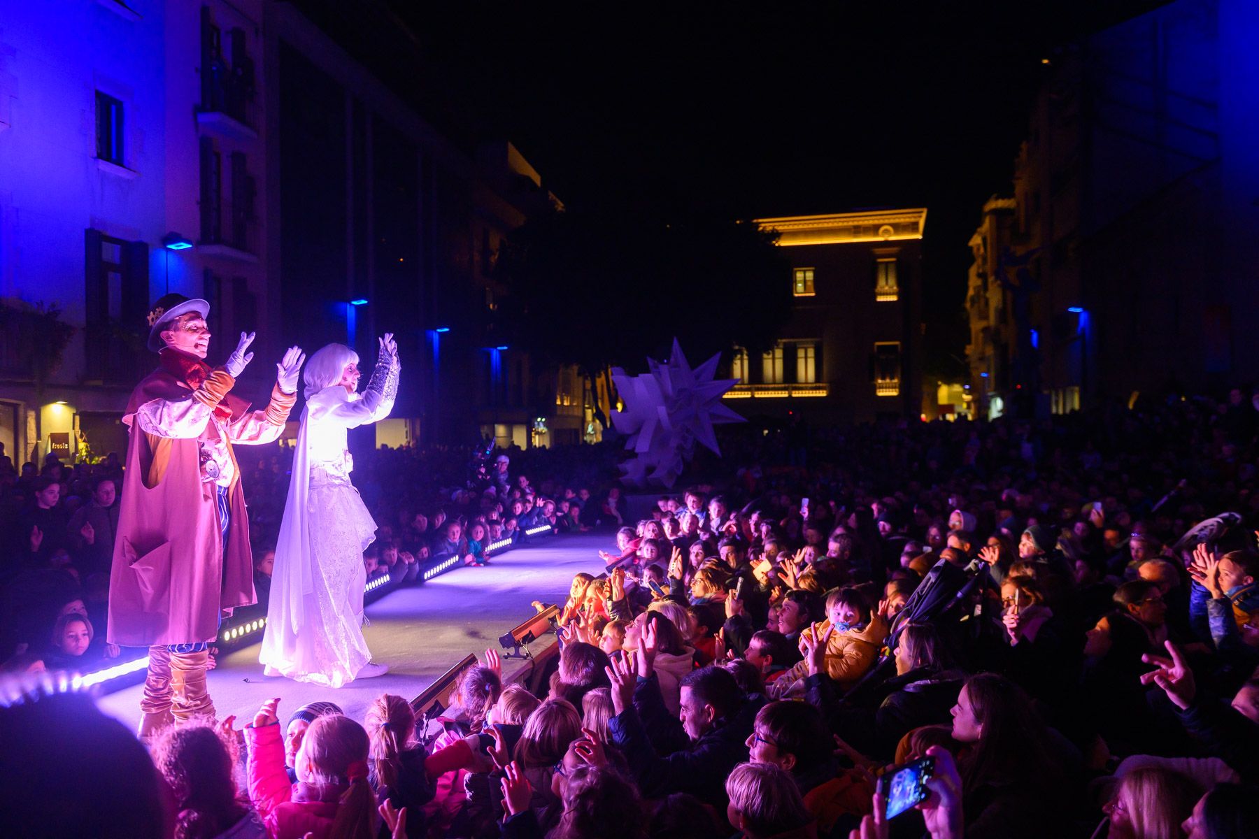 Fent la dansa de la llum a l'Encesa de llums de Nadal. Foto: R.Gallofré