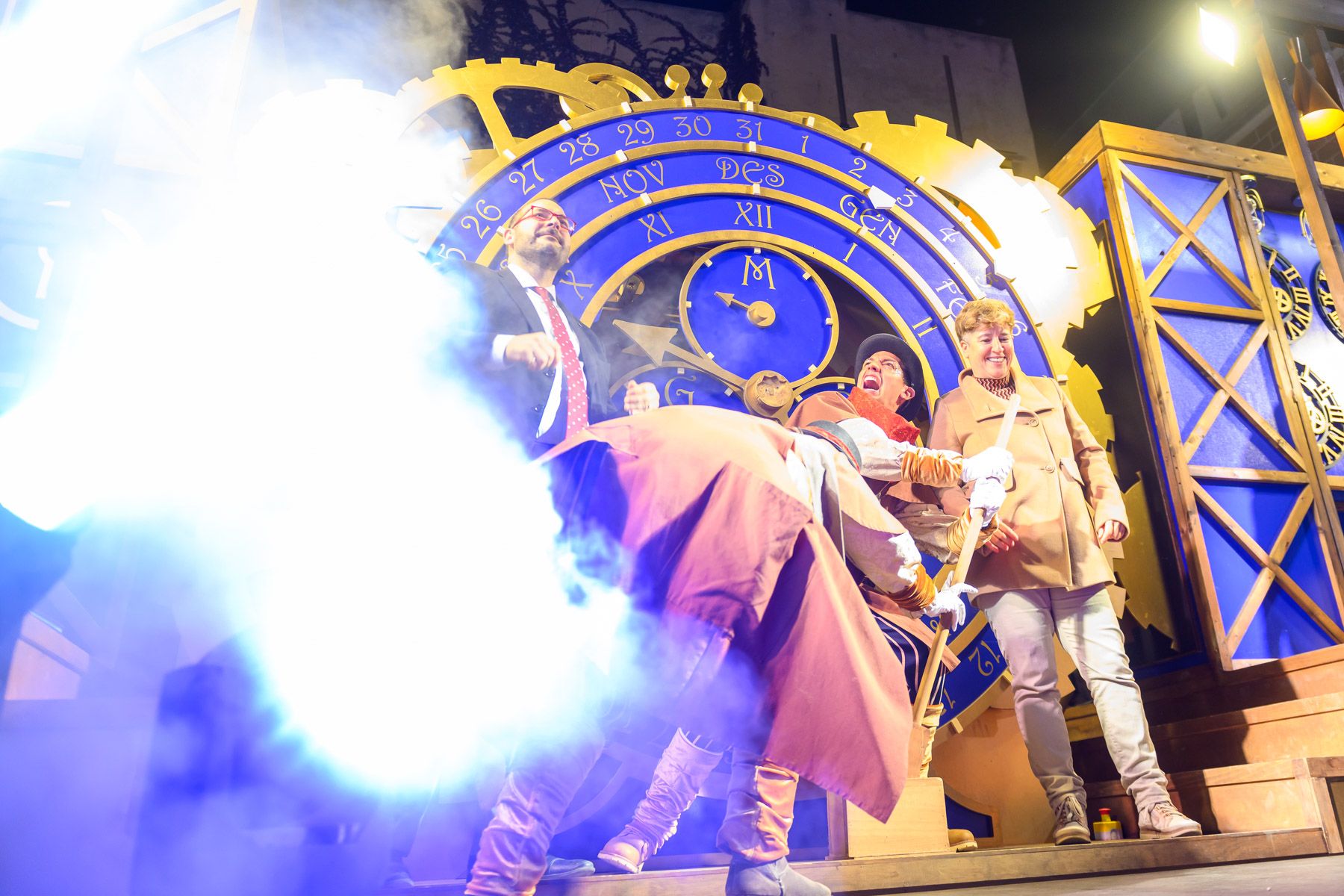 Accionant la palanca a l'Encesa de llums de Nadal. Foto: R.Gallofré