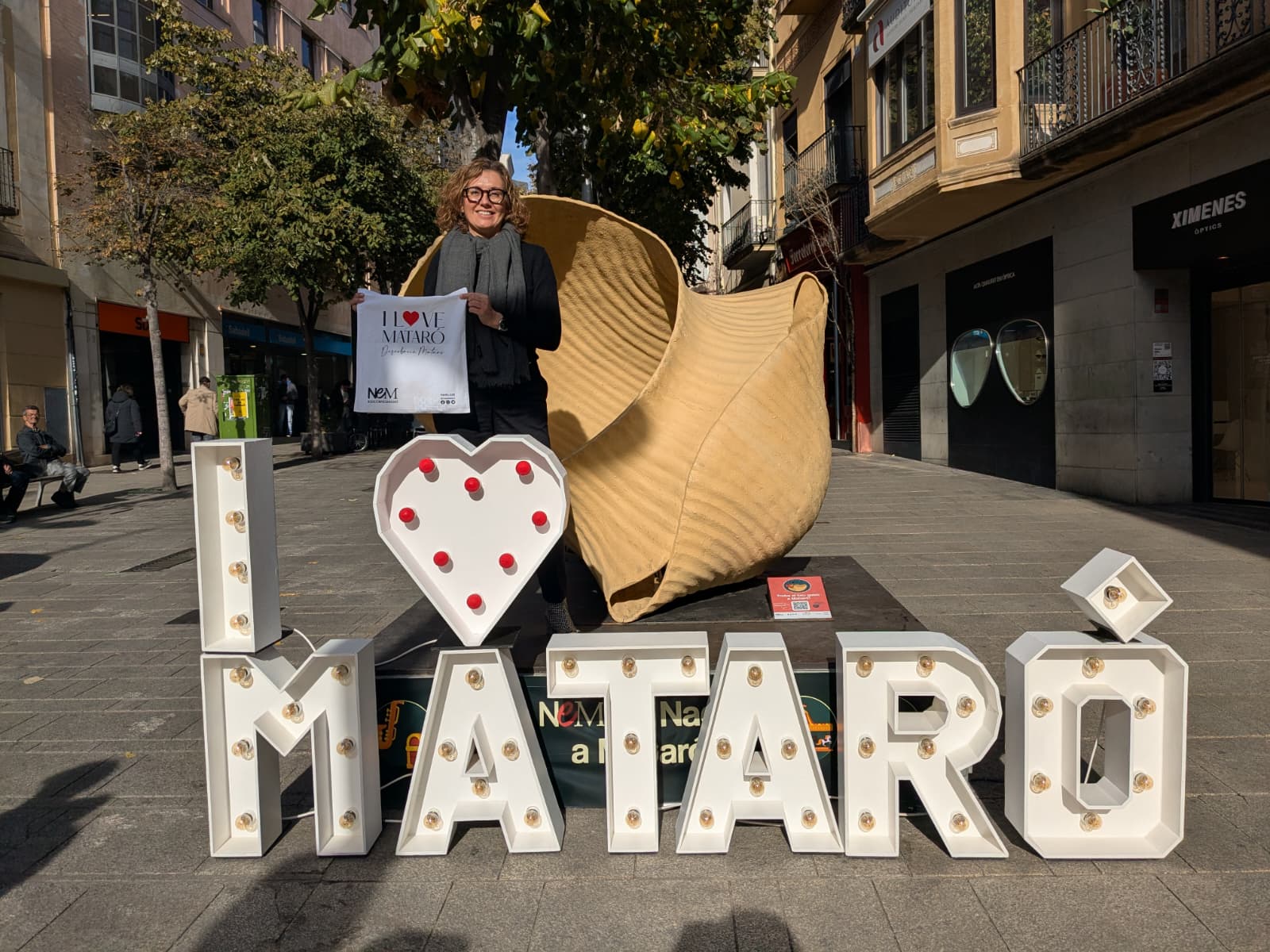 La Presidenta de NEM, Anna de Quirós, con el galet.