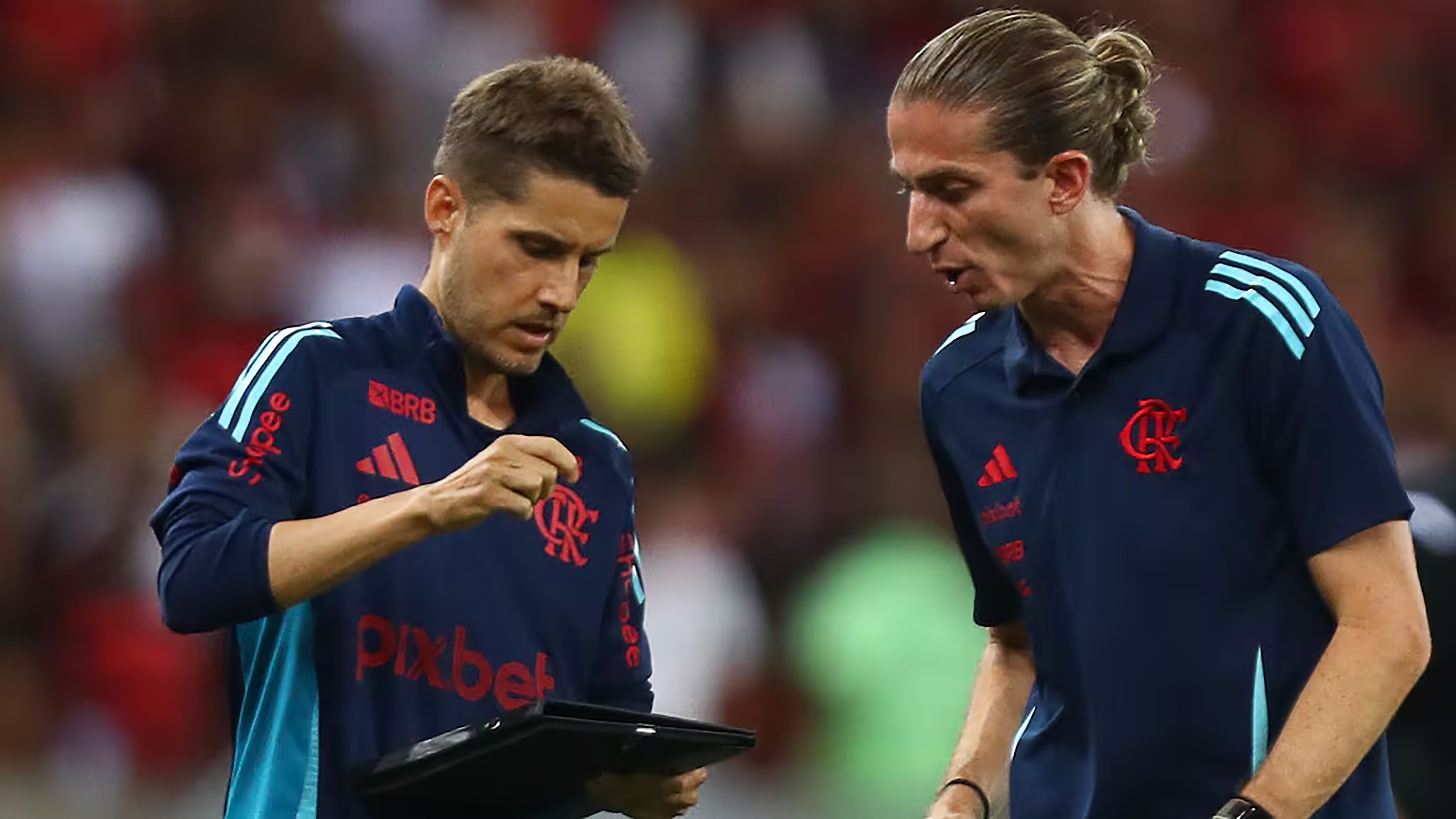 Ivan Palanco con Filipe Luis