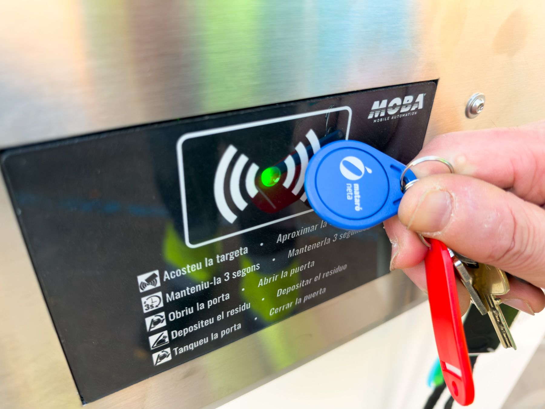 Nous contenidors a l'Avinguda Maresme. Foto: R.Gallofré Nous contenidors a l'Avinguda Maresme. Foto: R.Gallofré