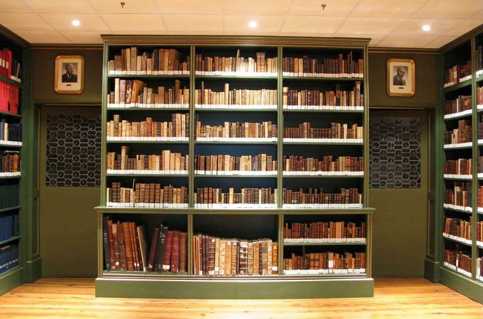 La biblioteca del museu La biblioteca del museu