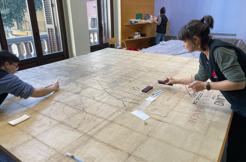 La restauración, realizada en la misma Sala de los Leones La restauración, realizada en la misma Sala de los Leones