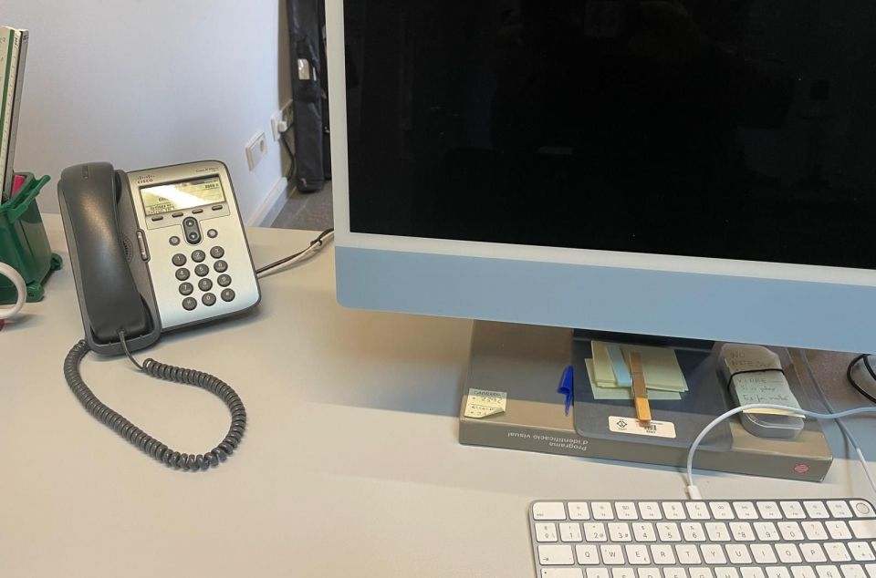 Telèfon a disposició dels infants Telèfon a disposició dels infants