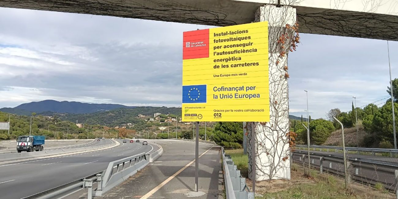 Instal·ción de fotovoltaicas en la autopista del Maresme