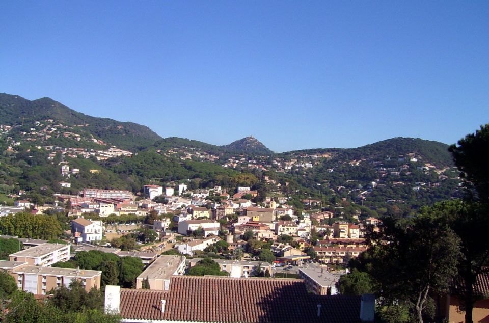 Vista de Cabrils i les seves urbanitzacions, on s'hi amagava un xalet ple de marihuana Vista de Cabrils i les seves urbanitzacions, on s'hi amagava un xalet ple de marihuana