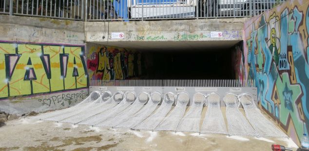 Les noves malles de retenció, instal·lades a la riera de Sant Simó