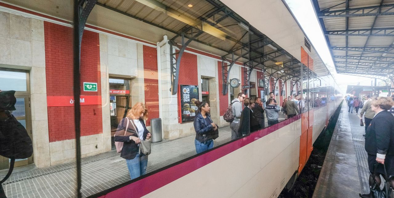 Un tren en la estación de Mataró