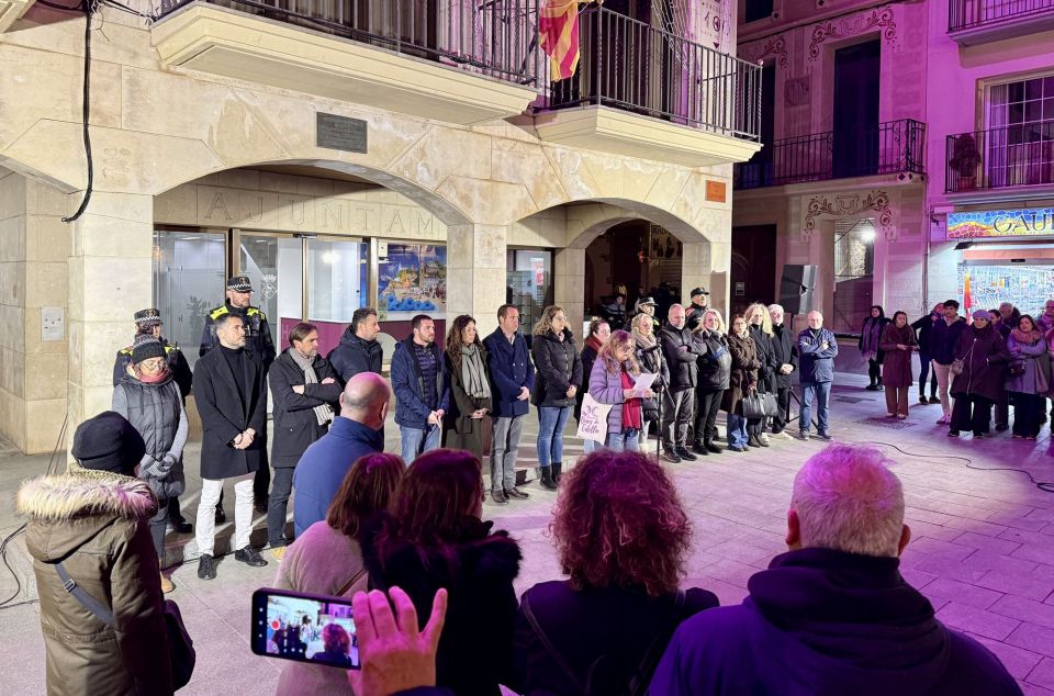 La concentració va tenir lloc davant l'Ajuntament