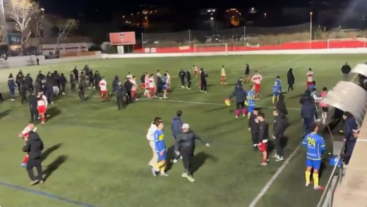 Trifulca en el derbi del Masnou