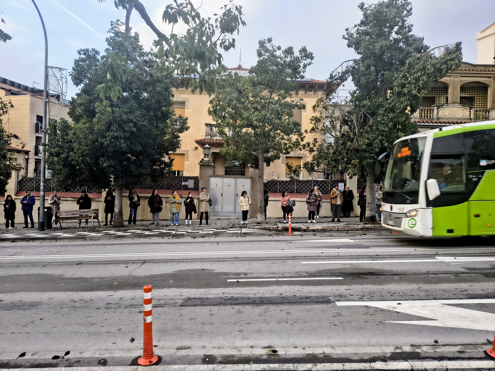 Un autobús ple no recull passatgers a Mataró