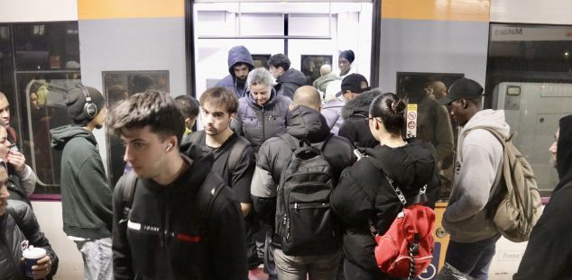 Usuaris de l'R1 a l'Estació de Mataró.Foto: ACN