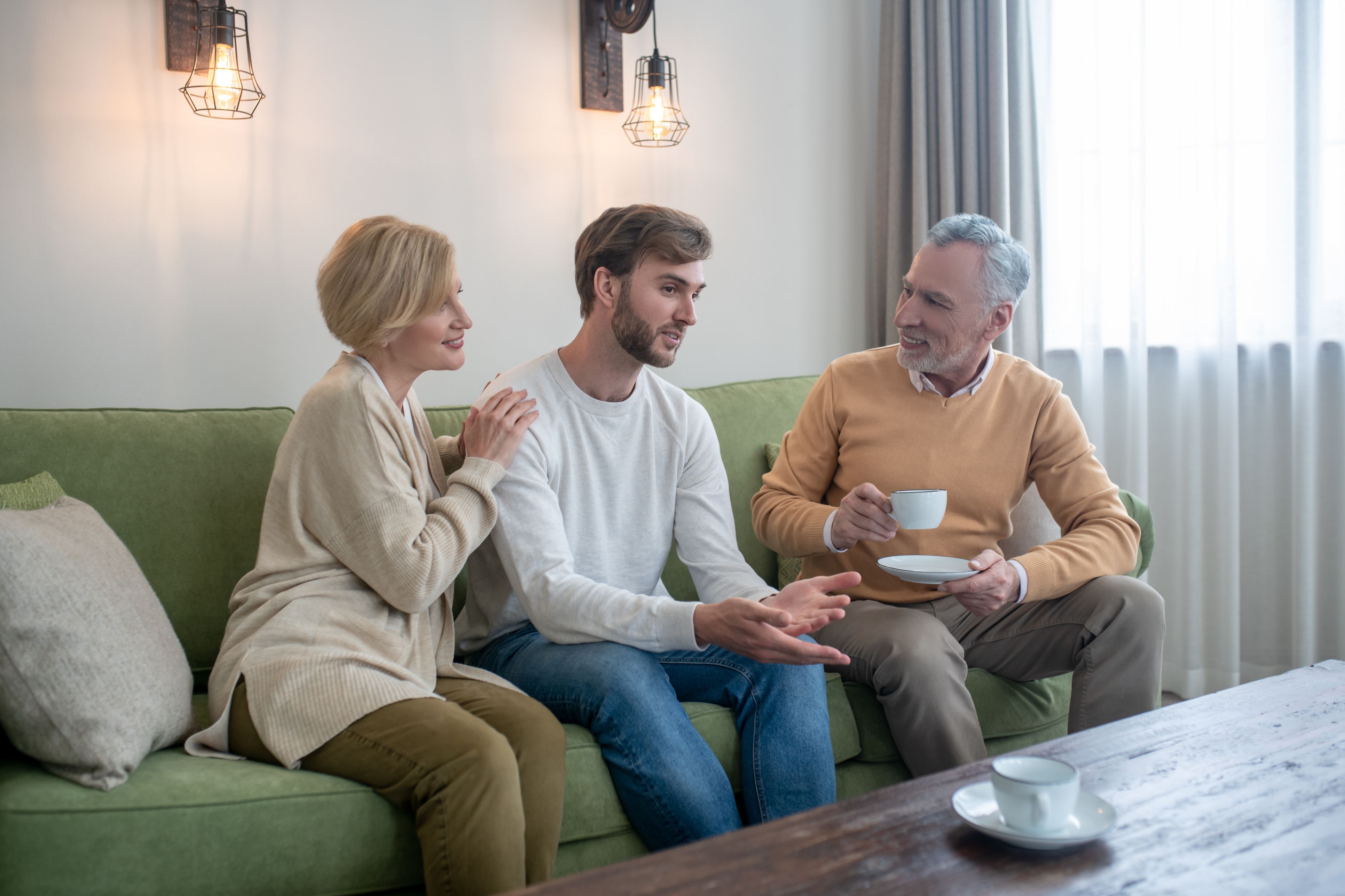 Ajuda de més de 700 euros per a majors de 30 anys que viuen amb els pares