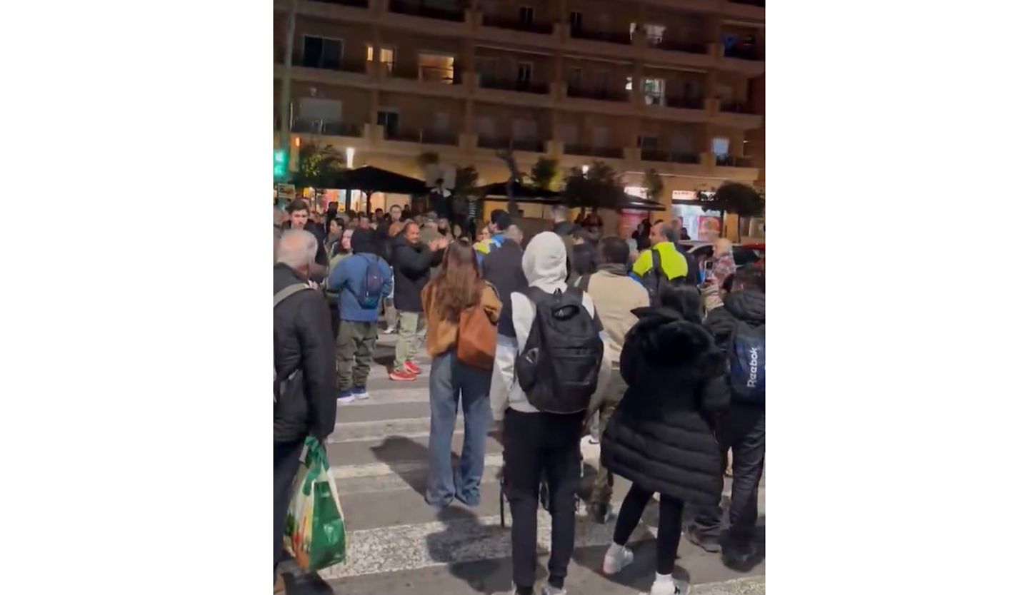 Fragment de vídeo de la protesta a l'estació de Mataró