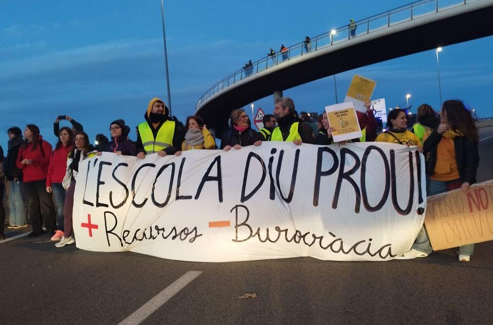 El corte de la C32 de la huelga educativa del 11F. Foto: Cedida