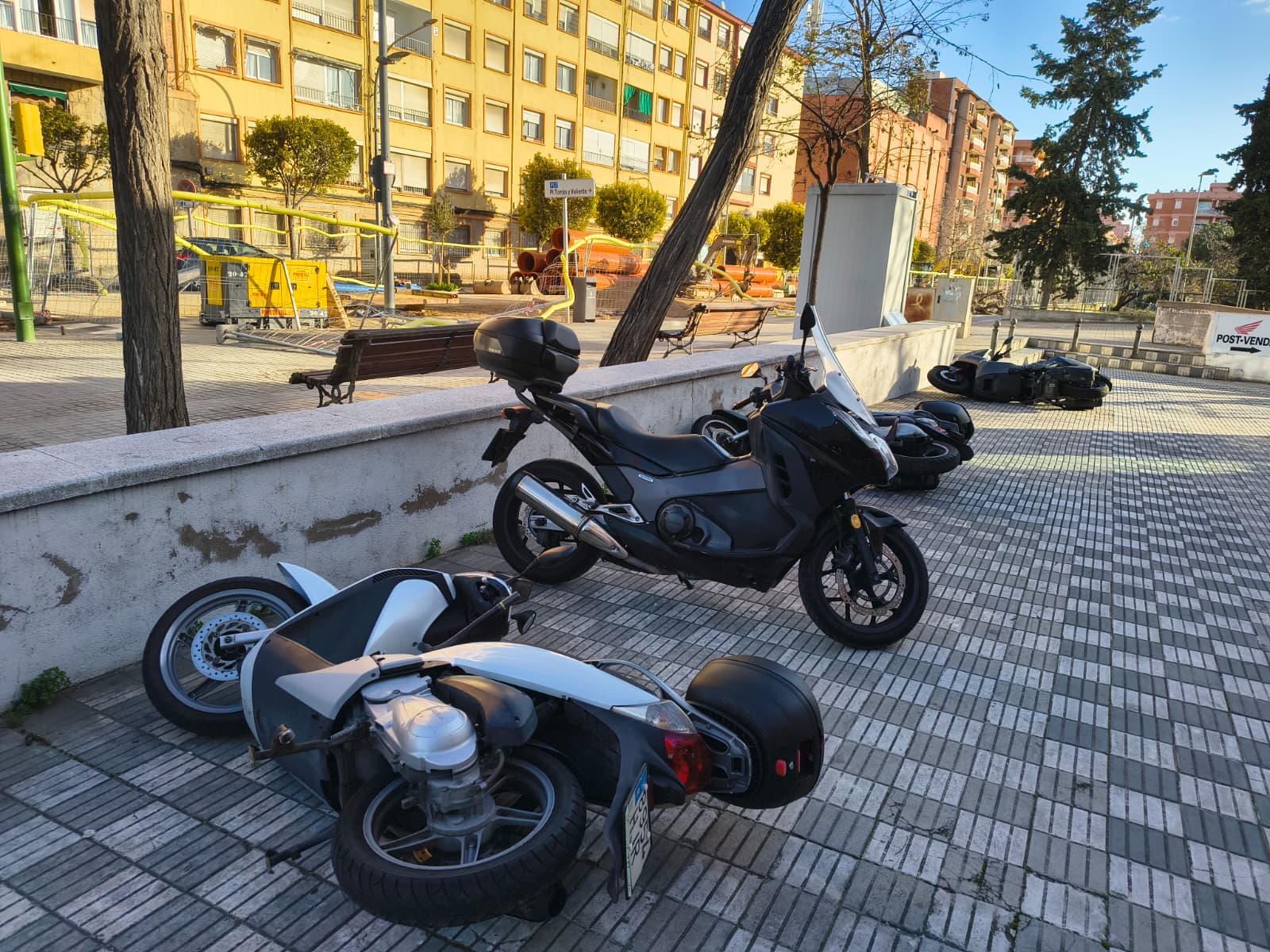 Motos pel terra al Pla d'en Boet Motos pel terra al Pla d'en Boet