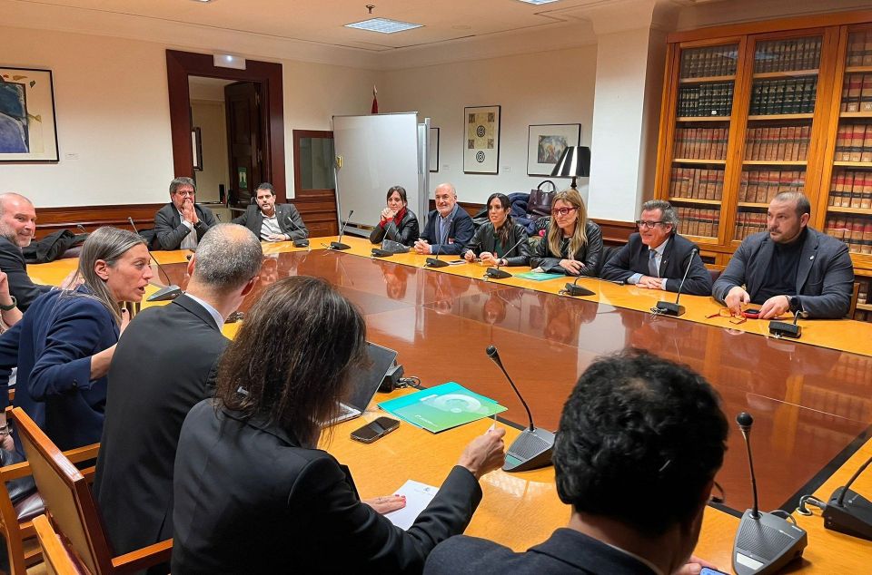 Bote (dreta) a la reunió prèvia a l'aprovació de la Llei Bote (dreta) a la reunió prèvia a l'aprovació de la Llei