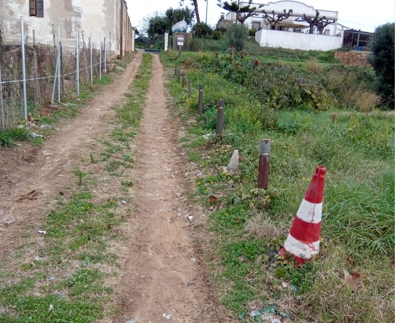 Camí d'accés a la casa de pagès Camí d'accés a la casa de pagès