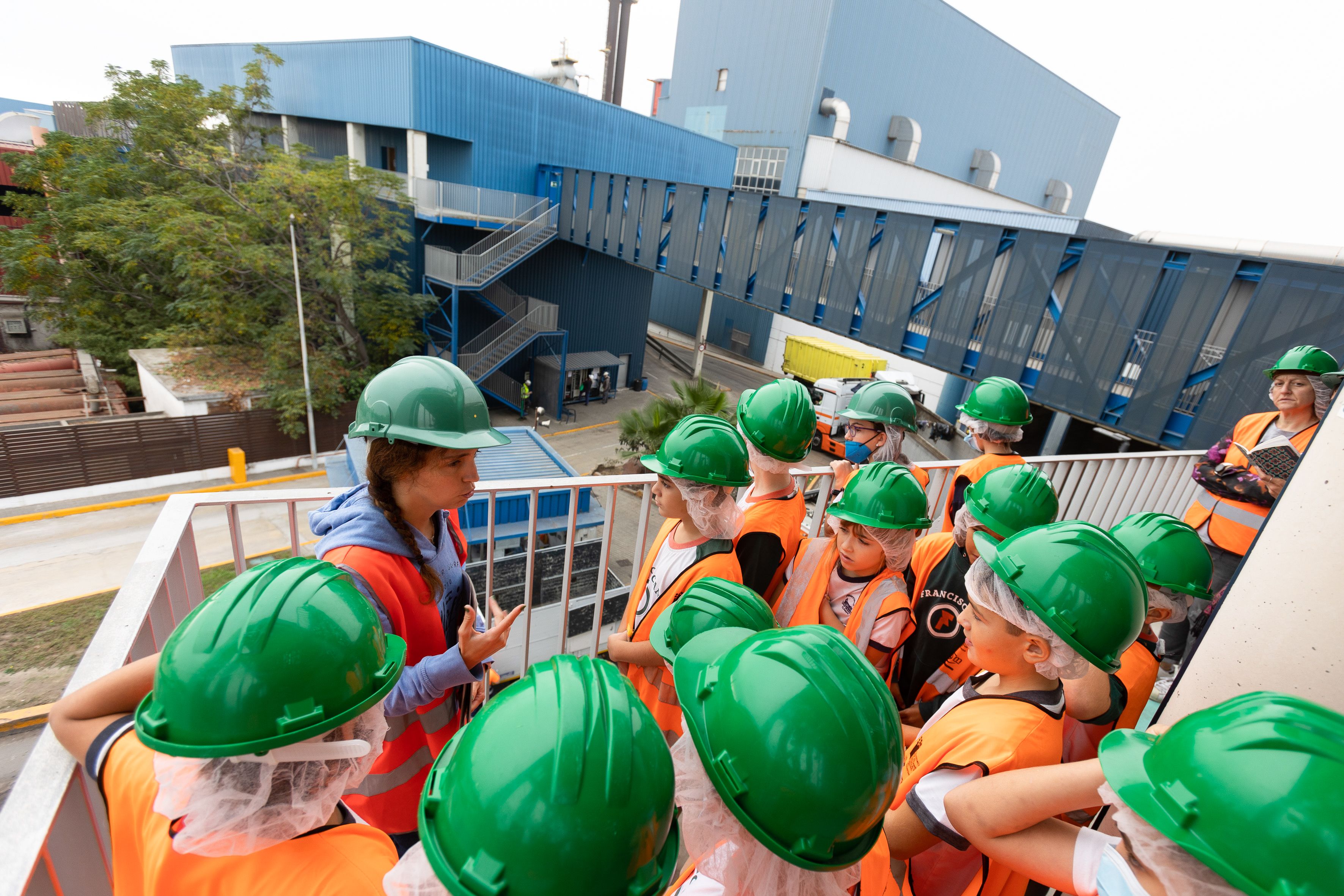 Infants visitant la Planta de tractament de residus. Foto: Marga Cruz