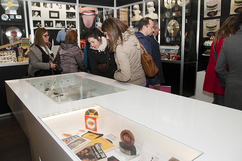 Visitants aquest cap de setmana a l'exposició de Jordi Tardà. Fotos: Fundació Iluro