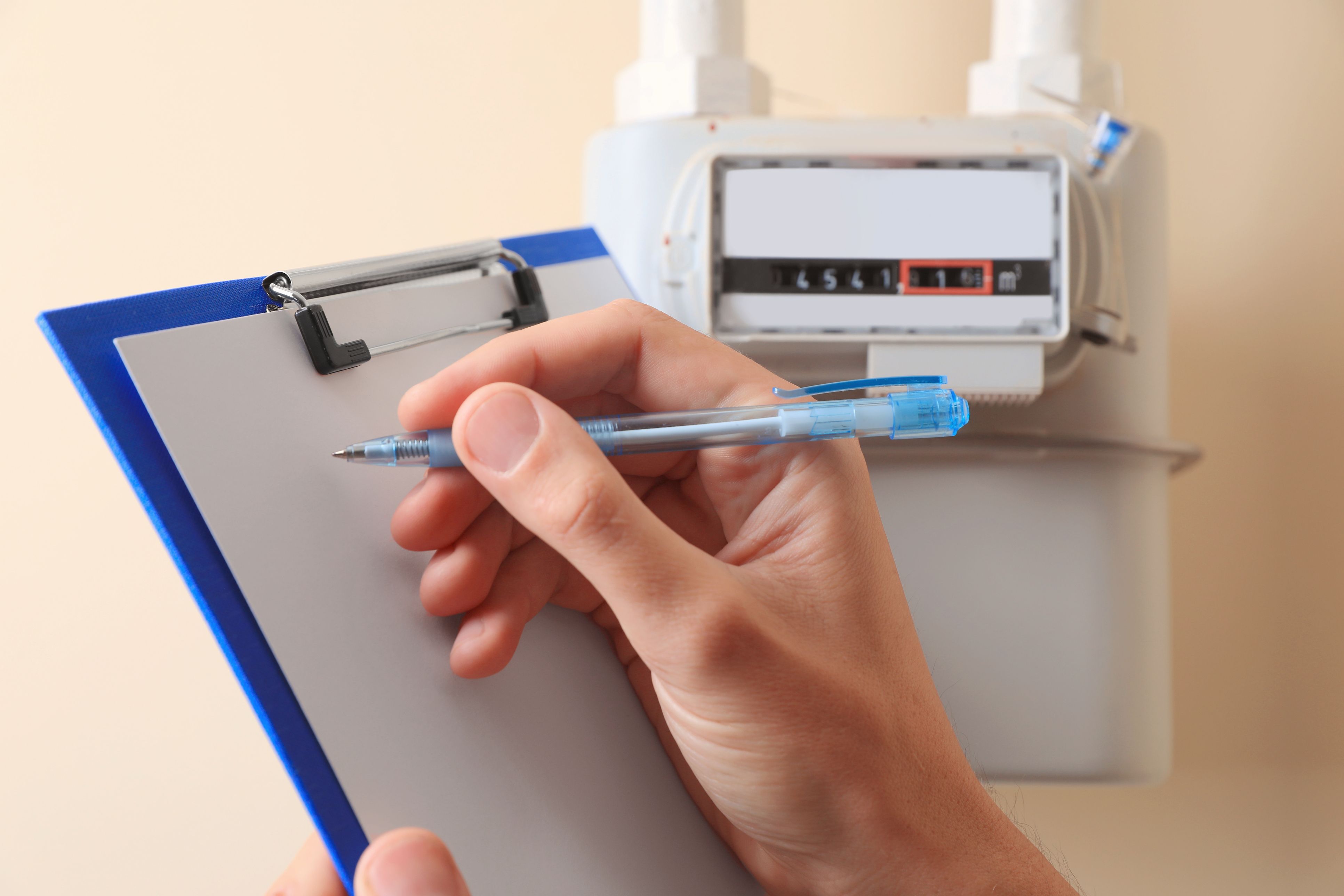 Dos falsos revisors del gas