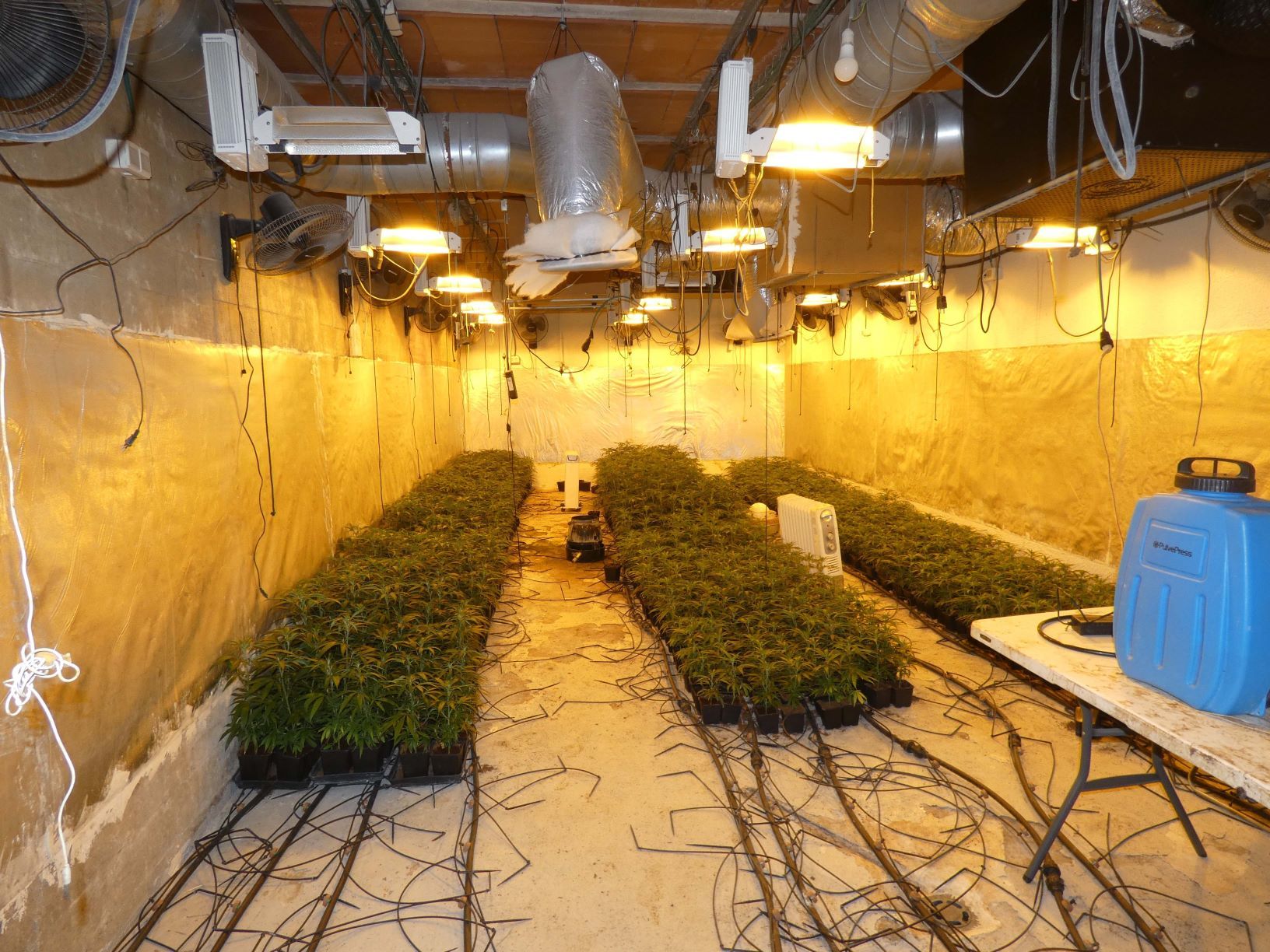 El búnquer que escondía la plantación de marihuana en el Maresme. Foto: Mossos