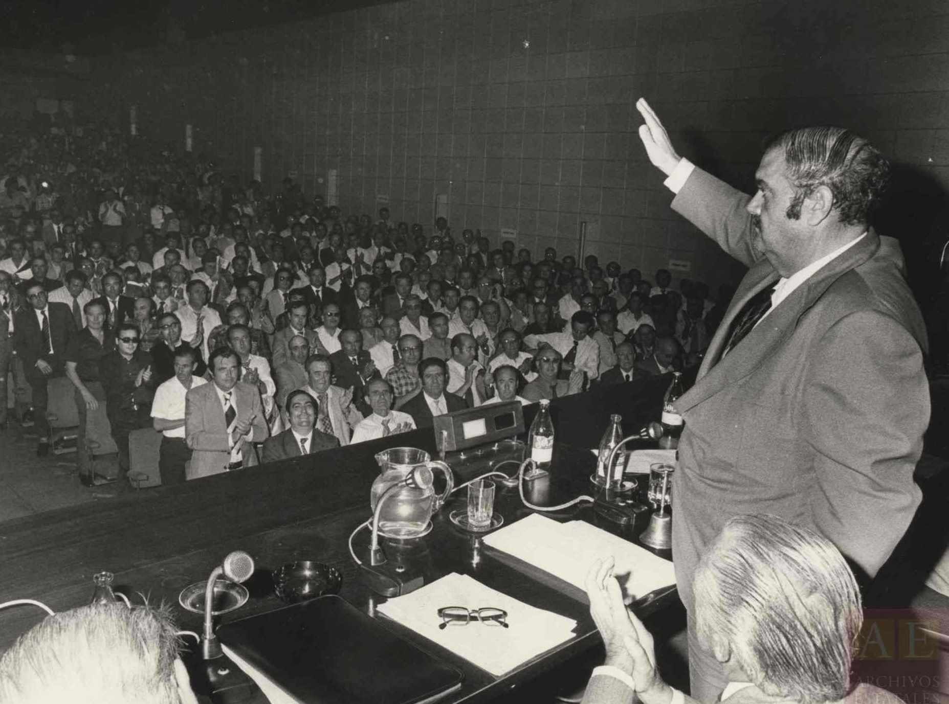 García Carrés, en una reunión del sindicato vertical en Barcelona, el 1976. Fuente Archivo General de la Administración, ref. AGA_33-3335_21_4