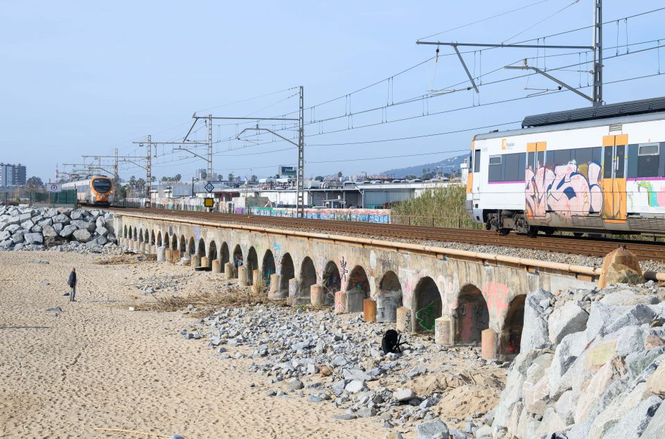 Puente de la R1 sobre la Riera de Argentona, entre MatarÃ³ y Cabrera. Foto: R. G.