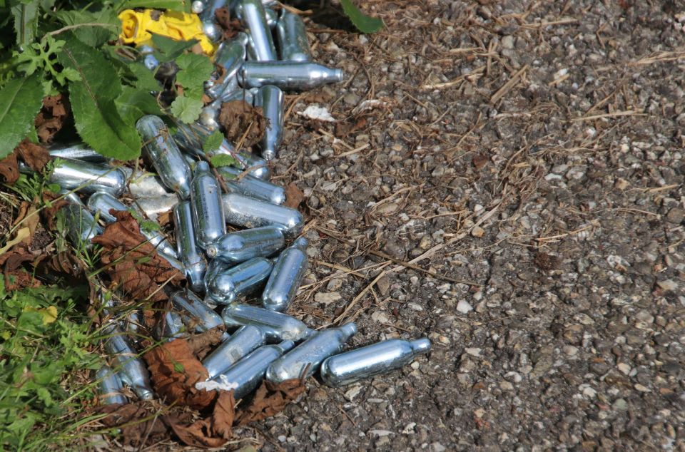 Càpsules de 'gas del riure' en una imatge d'arxiu Càpsules de 'gas del riure' en una imatge d'arxiu