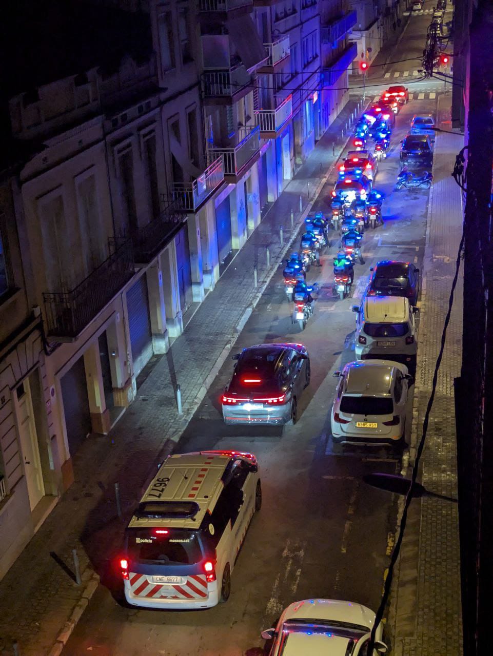 Operació policial al carrer de Cuba. Foto: Cedida