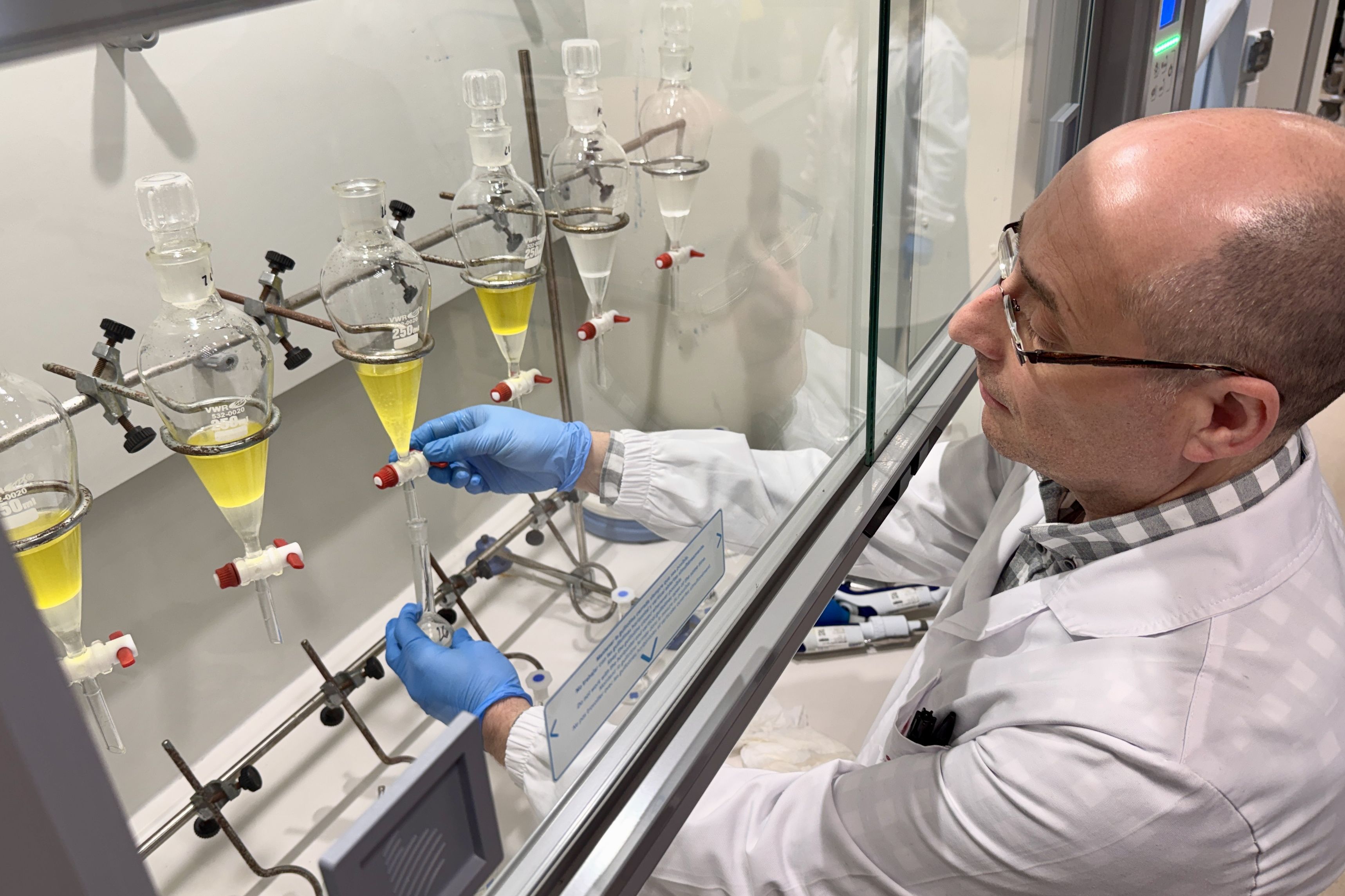 El laboratori de Cabrils, en acció. Foto: ACN