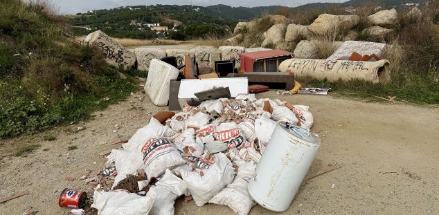 Los vertidos incontrolados, una lacra en Mataró. Foto: ACN