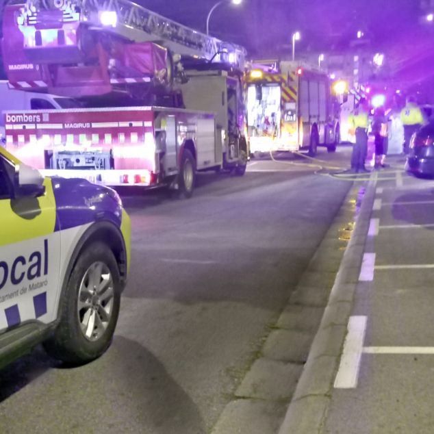 Els Bombers desplegats a l'incendi del Pla d'en Boet. Foto: cedida