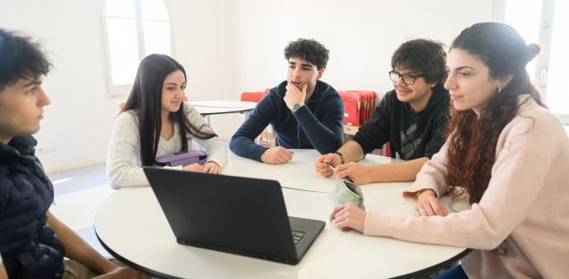 Alumnes del Batxillerat de Salesians. Foto: R.Gallofré Alumnes del Batxillerat de Salesians. Foto: R.Gallofré