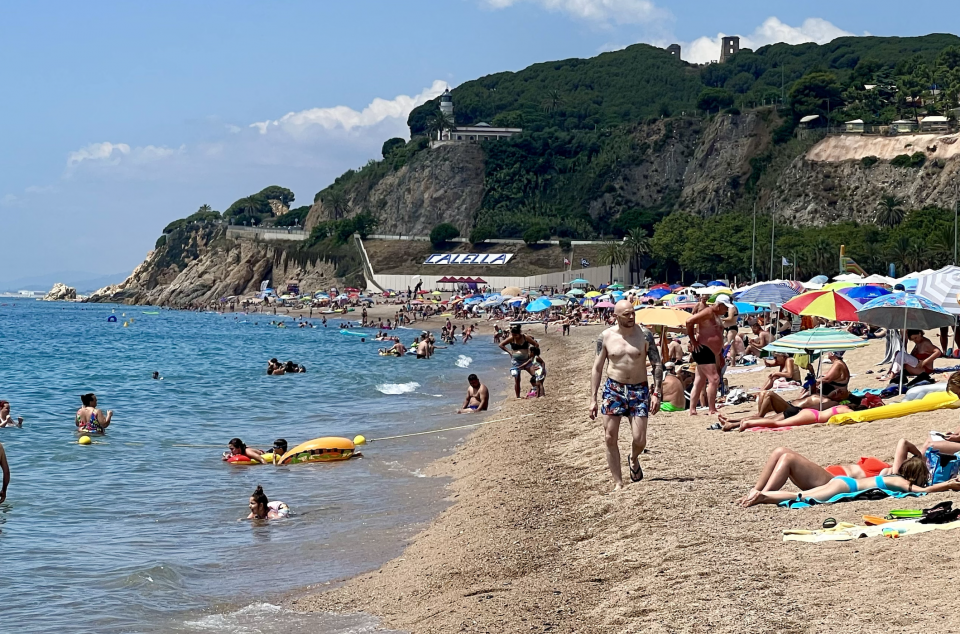 Calella es renova per atraure turistes.