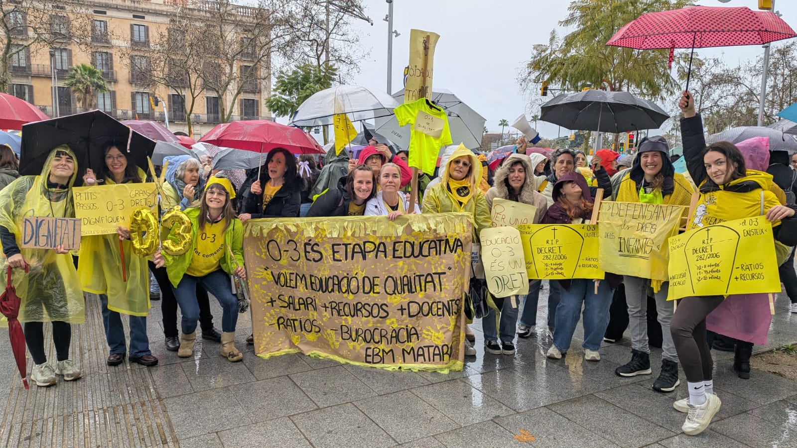 Trabajadoras de las escuelas infantiles de Mataró, en la manifestación. Foto: cedida