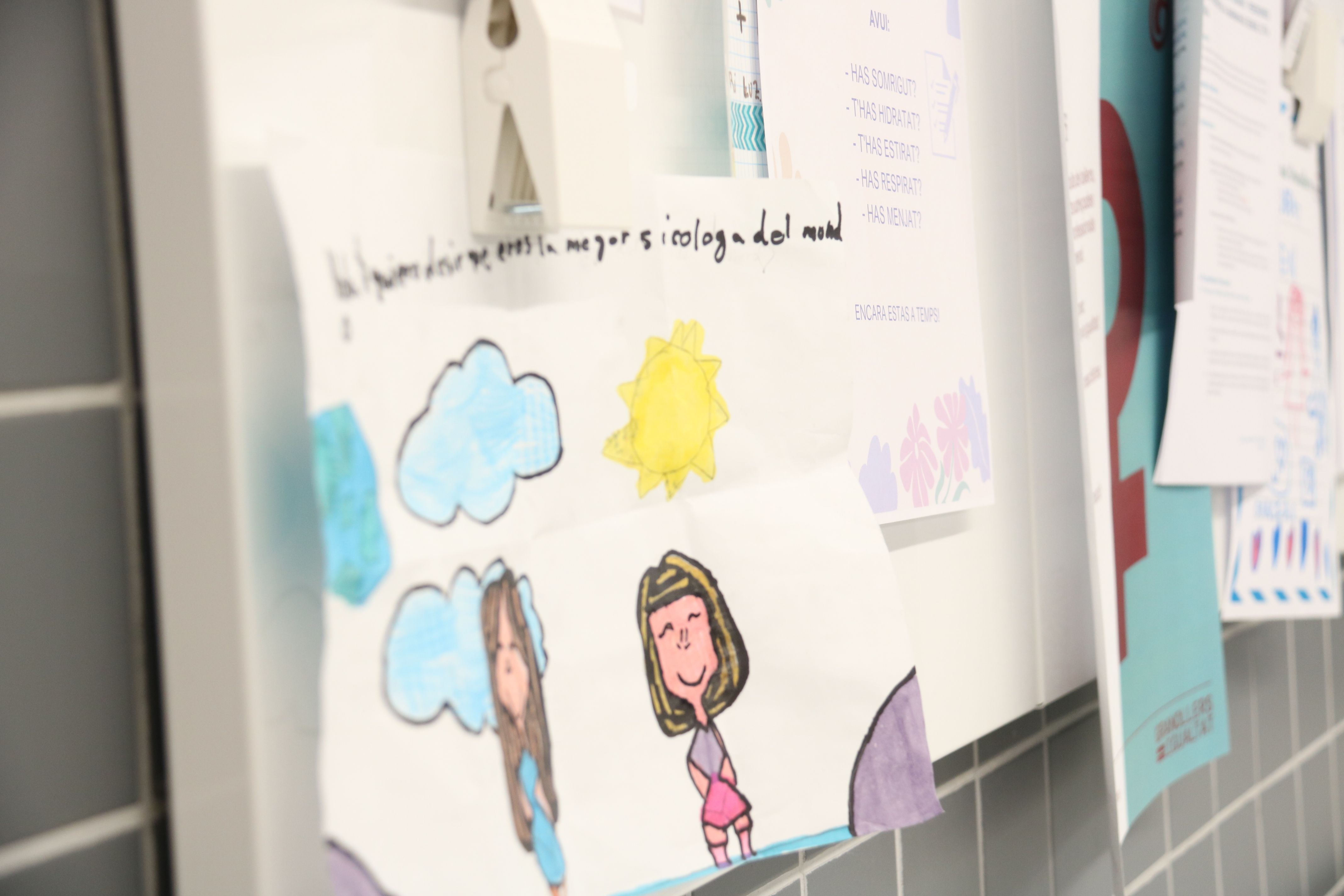 Dibujo hecho por un menor de un Barnahus de Cataluña