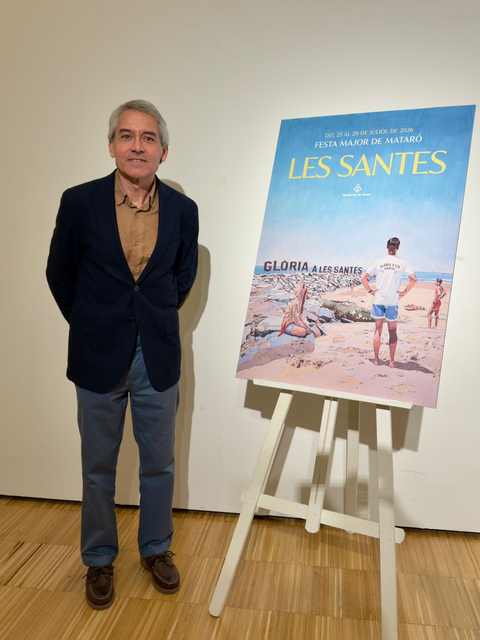 El autor con el cartel