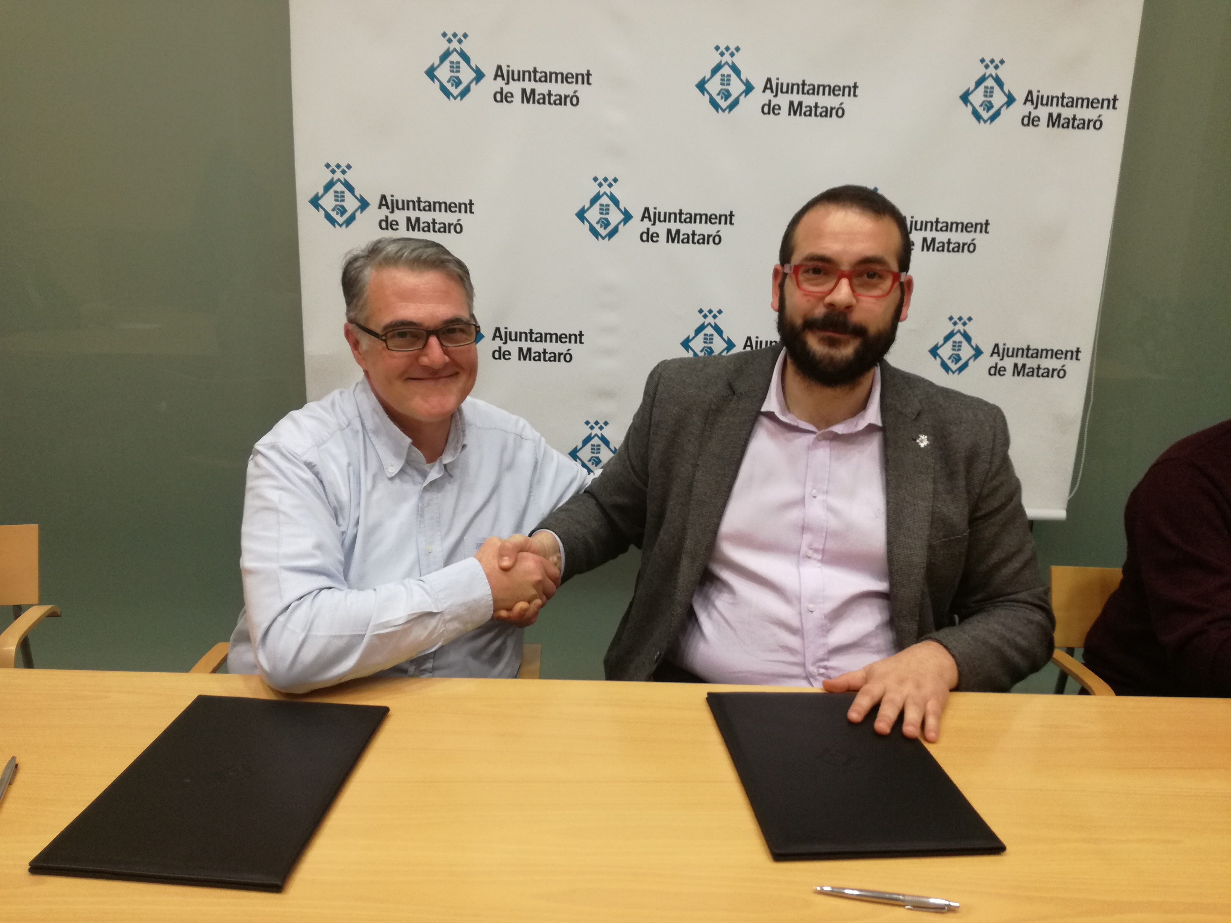 El alcalde, David Boto, y el líder del PP José Manuel López, escenificando el pacto por el Presupuesto