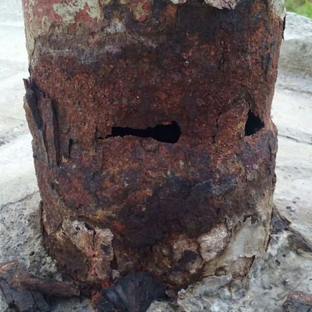 Imagen de archivo de una farola afectada por el óxido Imagen de archivo de una farola afectada por el óxido