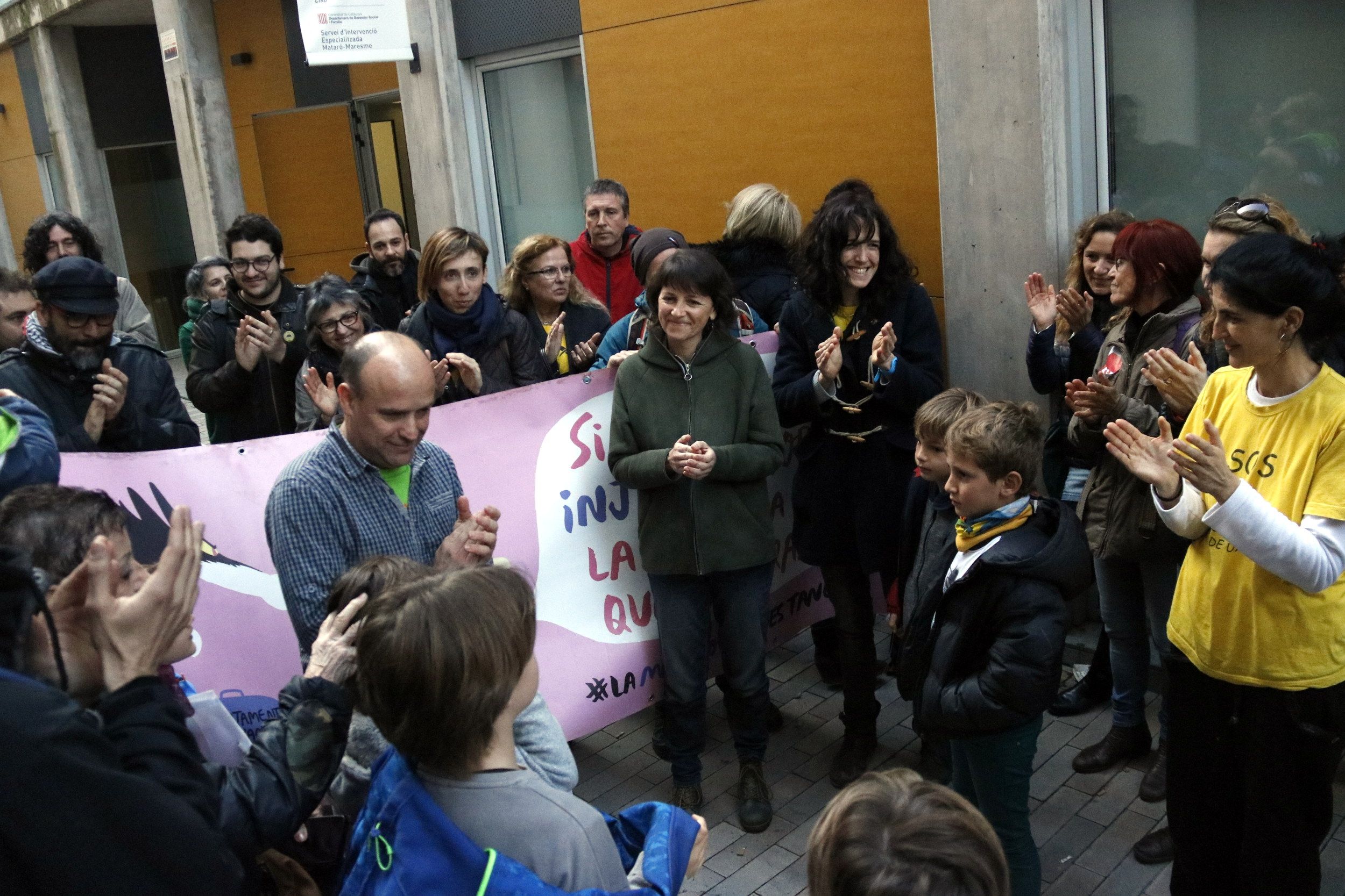 Madres y padres de la escuela Mar Nueva a la sede de Servicios Territoriales. Foto: ACN