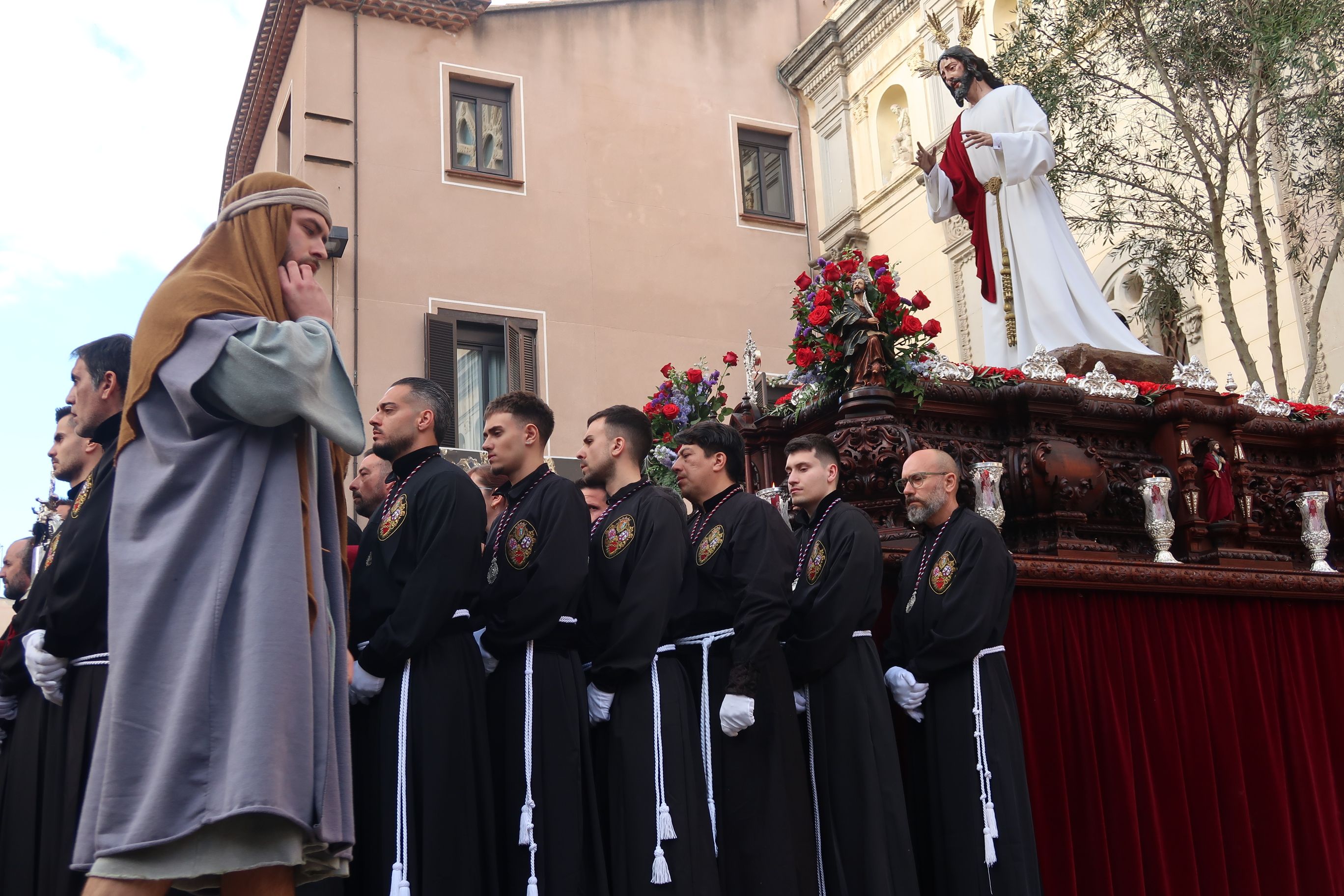 Judes, davant el pas del Captiu, en l'escenificació del Prendiment. Foto: Jordi Merino Judes, davant el pas del Captiu, en l'escenificació del Prendiment. Foto: Jordi Merino